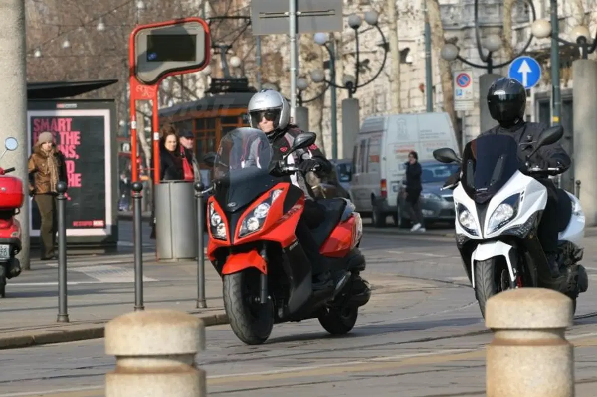 Kymco Downtown 300i e Xciting R 300i  (6)