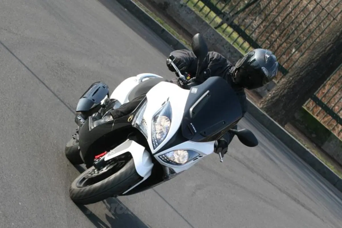 Kymco Downtown 300i e Xciting R 300i  (11)