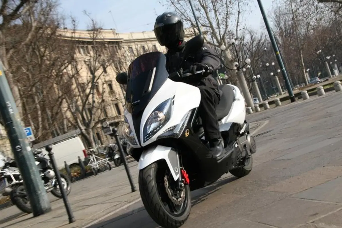 Kymco Downtown 300i e Xciting R 300i  (13)