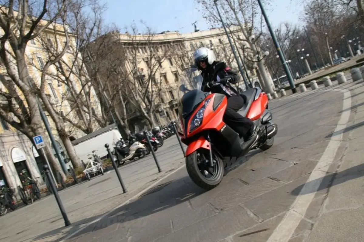 Kymco Downtown 300i e Xciting R 300i  (14)