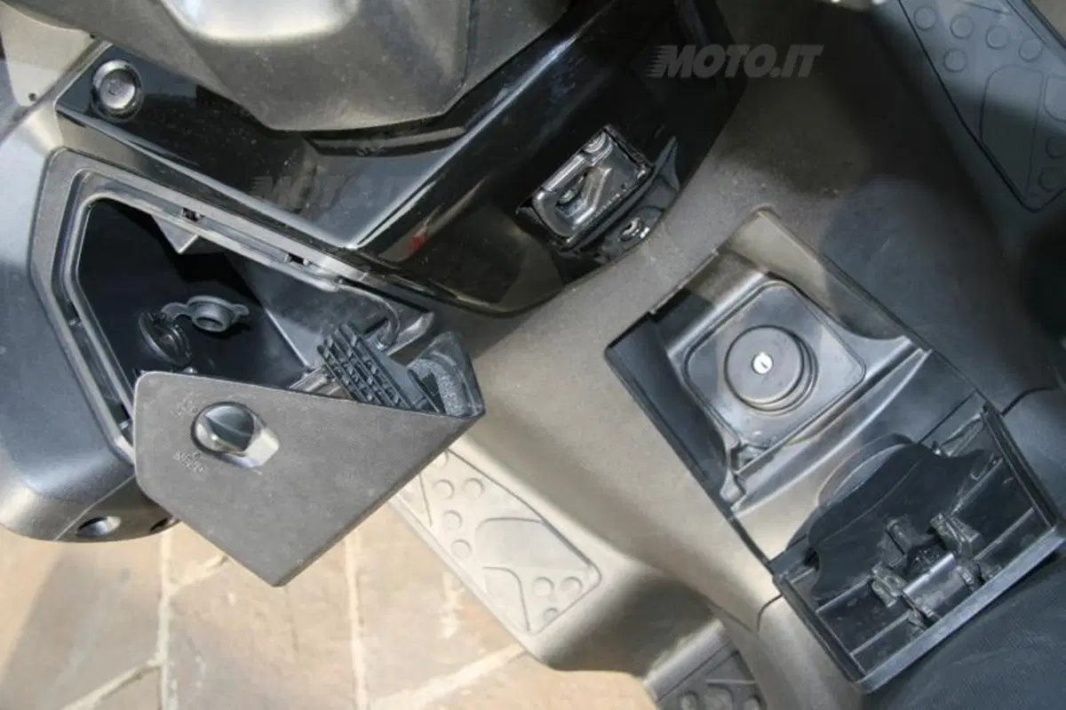 Kymco Downtown 300i e Xciting R 300i  (25)