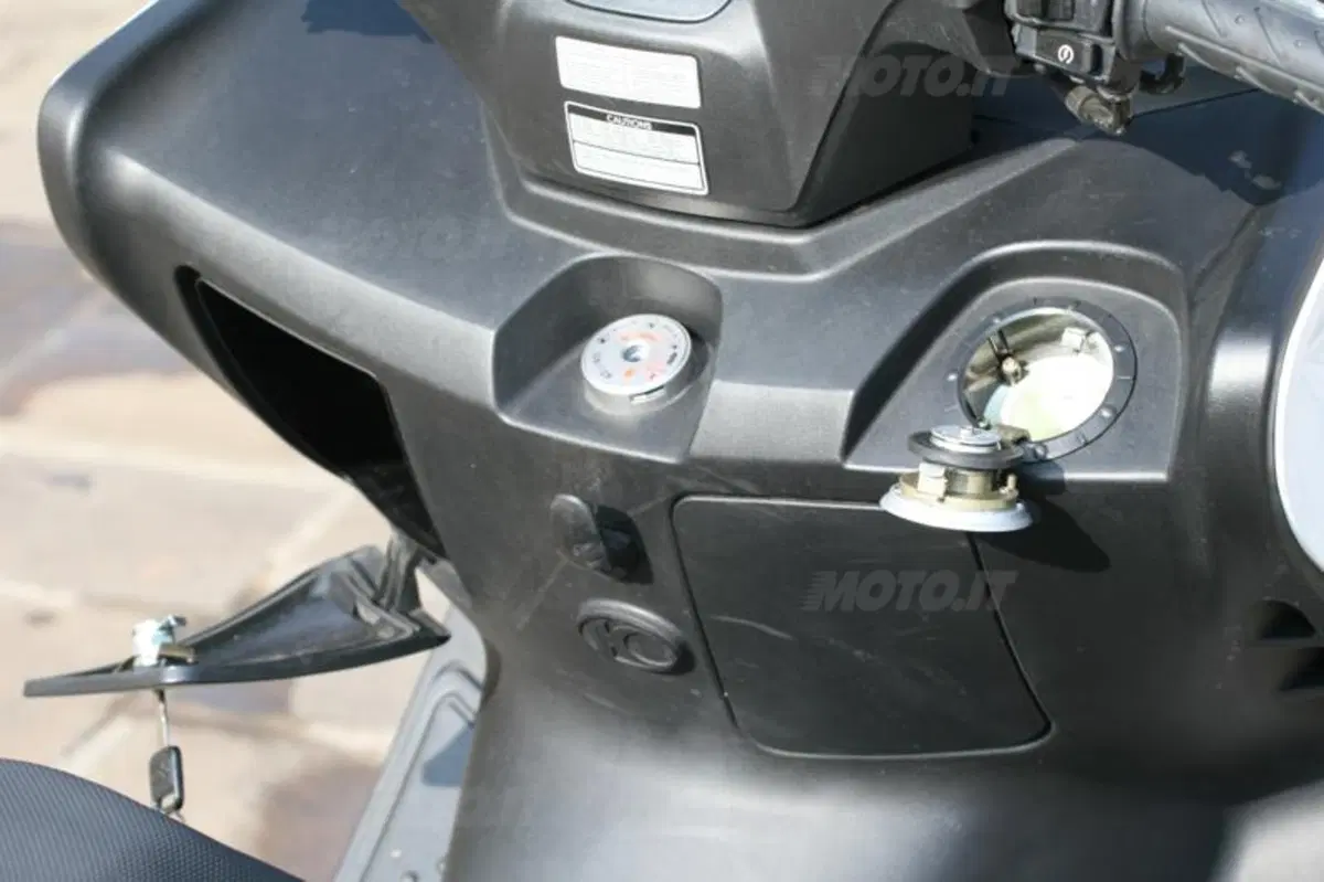 Kymco Downtown 300i e Xciting R 300i  (32)