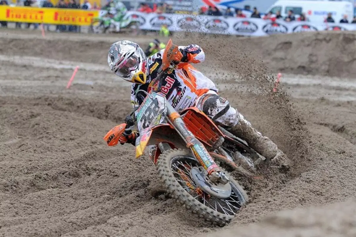 Cairoli e la KTM aprono lo Starcross
