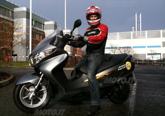 Suzuki Burgman Fuel Cell