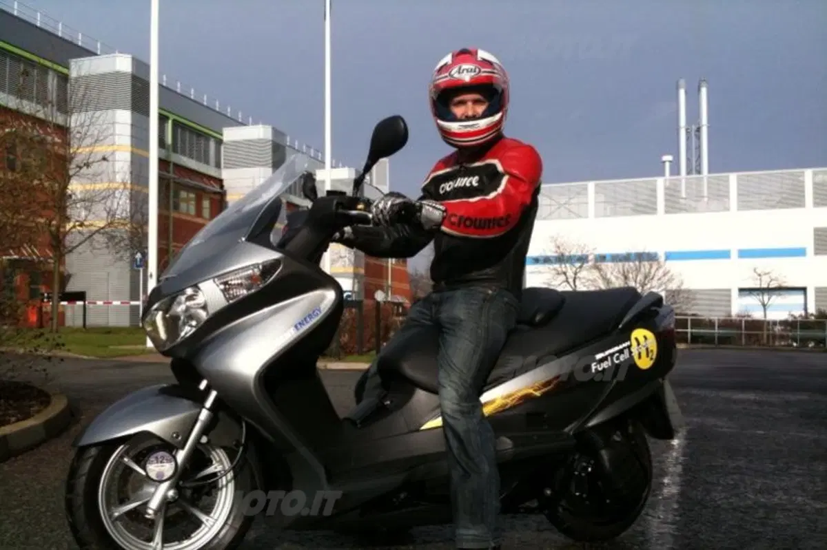 Suzuki Burgman Fuel Cell