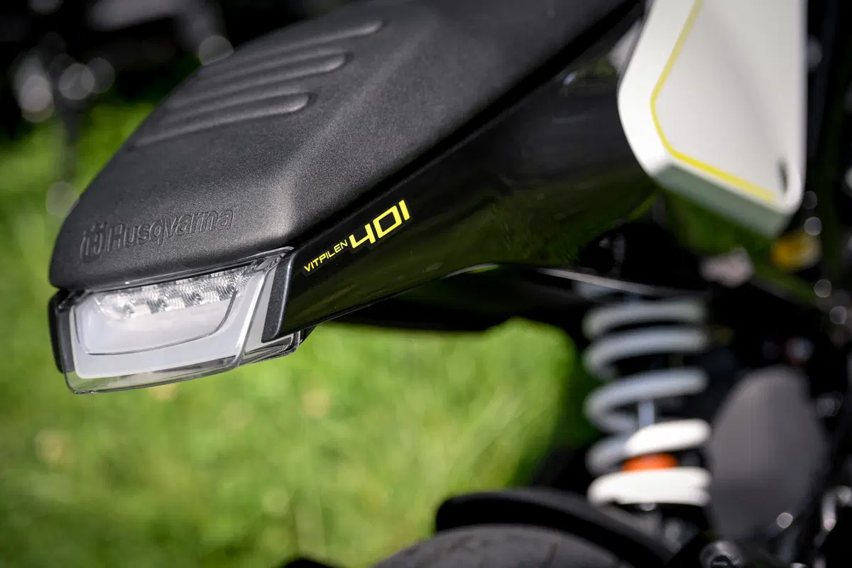 Husqvarna Svartpilen e Vitpilen 401 – Potere ai piccoli (4)