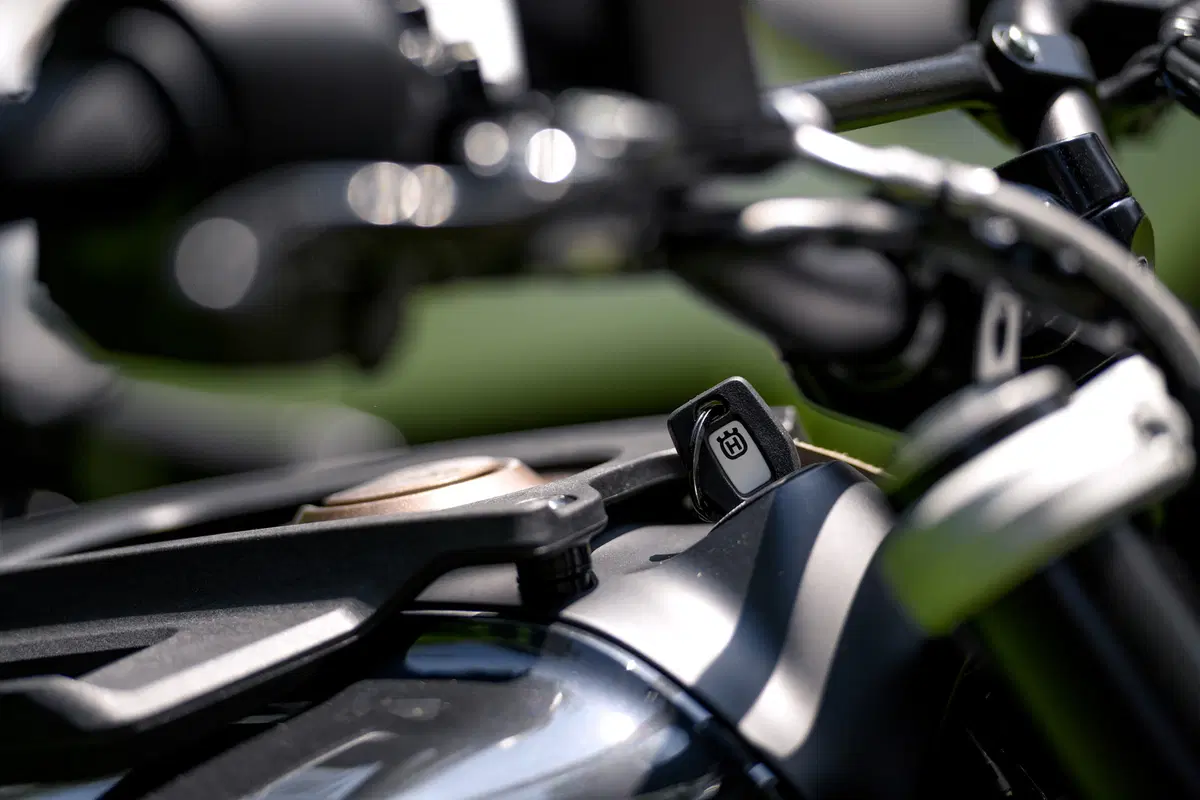 Husqvarna Svartpilen e Vitpilen 401 – Potere ai piccoli (7)