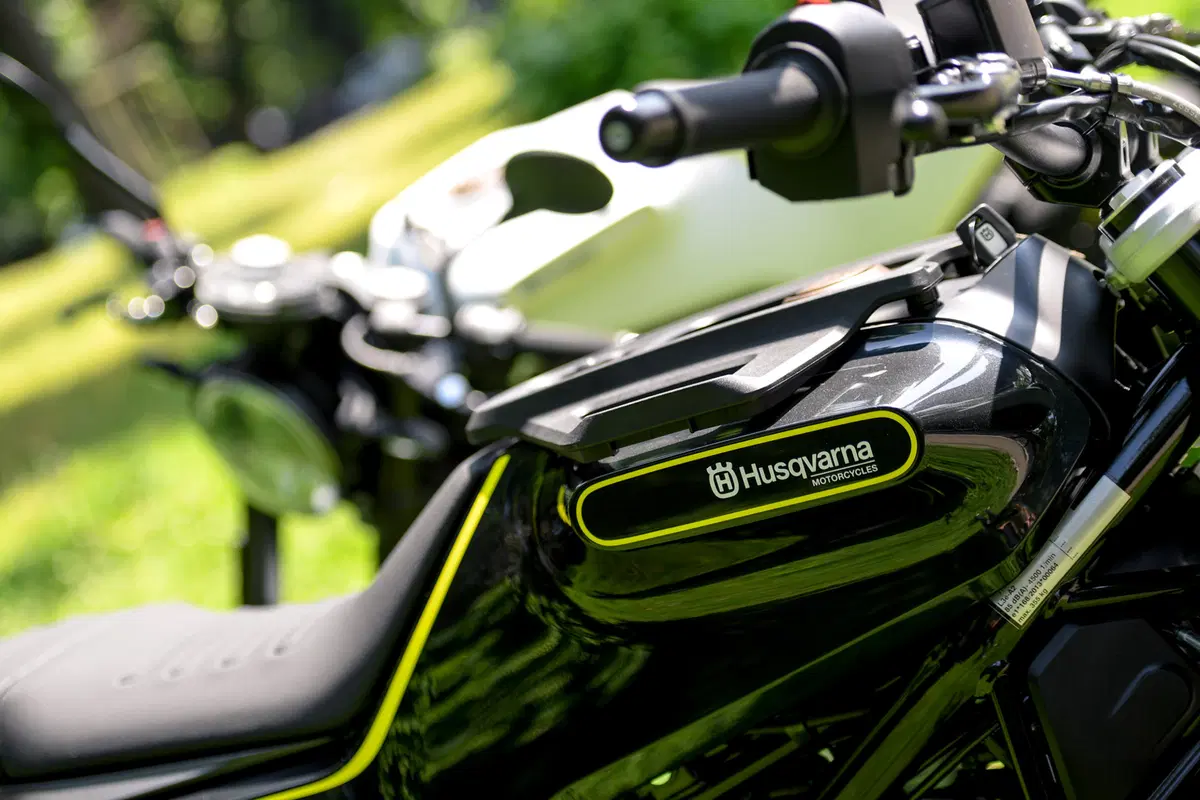 Husqvarna Svartpilen e Vitpilen 401 – Potere ai piccoli (8)