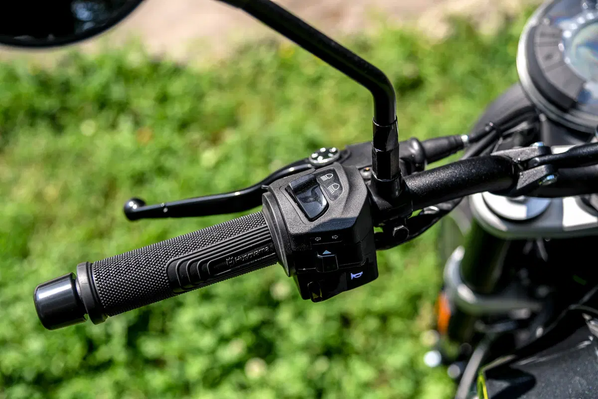 Husqvarna Svartpilen e Vitpilen 401 – Potere ai piccoli (9)