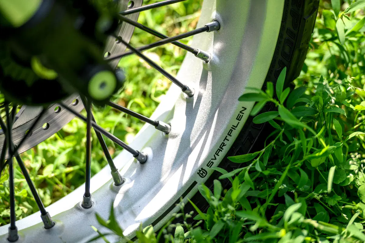Husqvarna Svartpilen e Vitpilen 401 – Potere ai piccoli (11)
