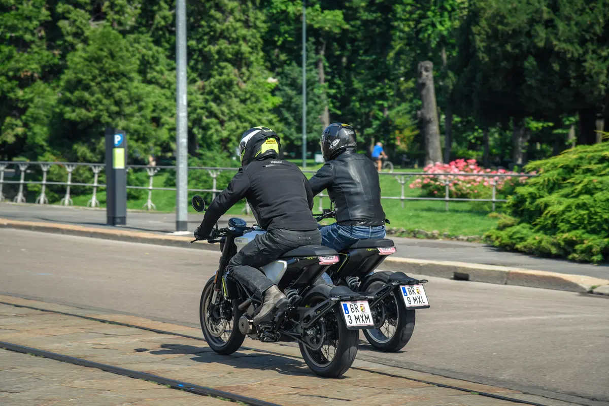 Husqvarna Svartpilen e Vitpilen 401 – Potere ai piccoli (2)