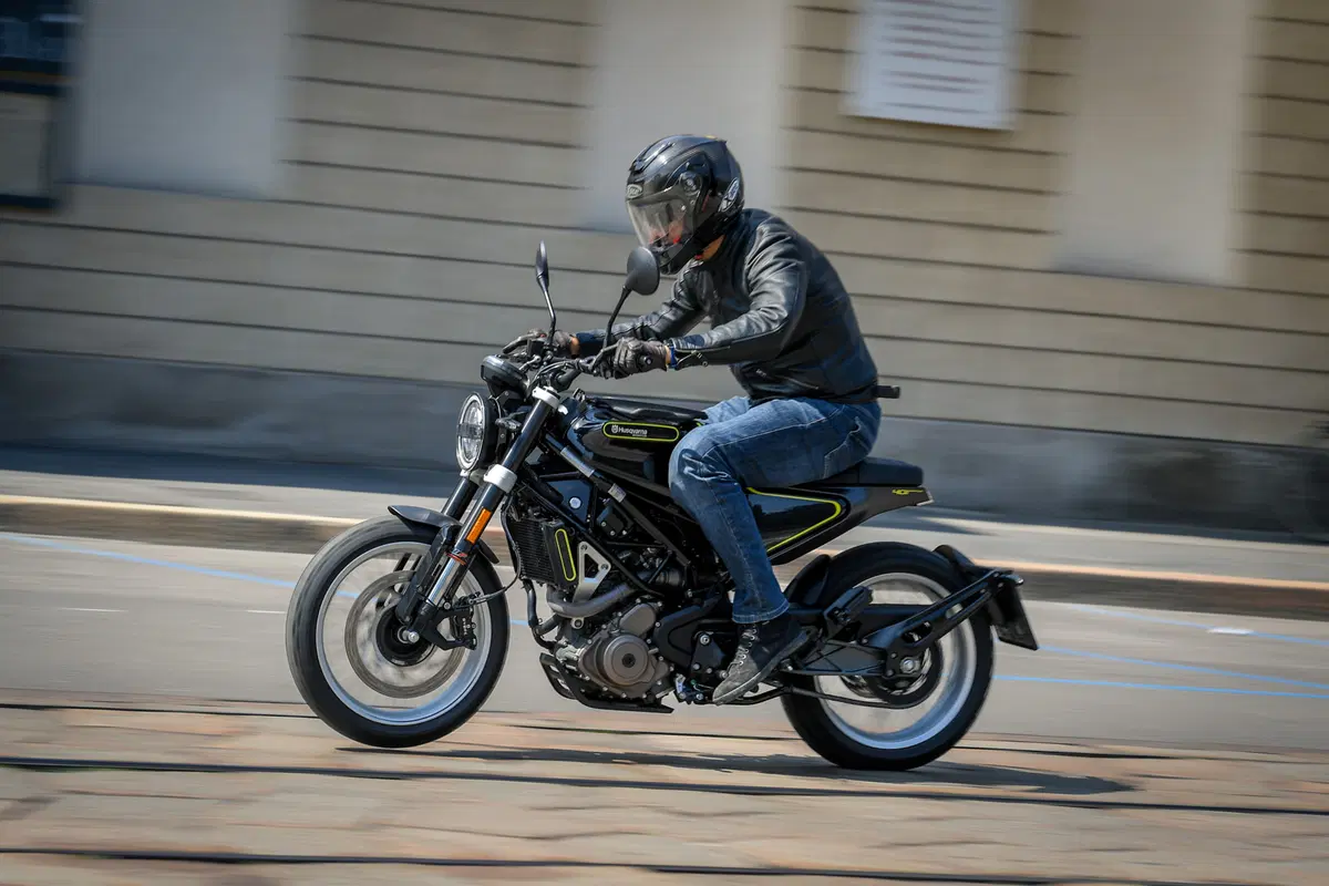 Husqvarna Svartpilen e Vitpilen 401 – Potere ai piccoli (7)