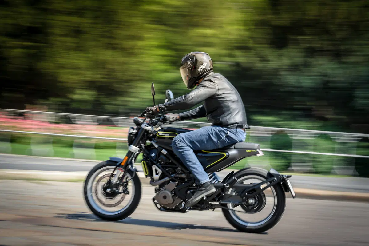 Husqvarna Svartpilen e Vitpilen 401 – Potere ai piccoli (12)
