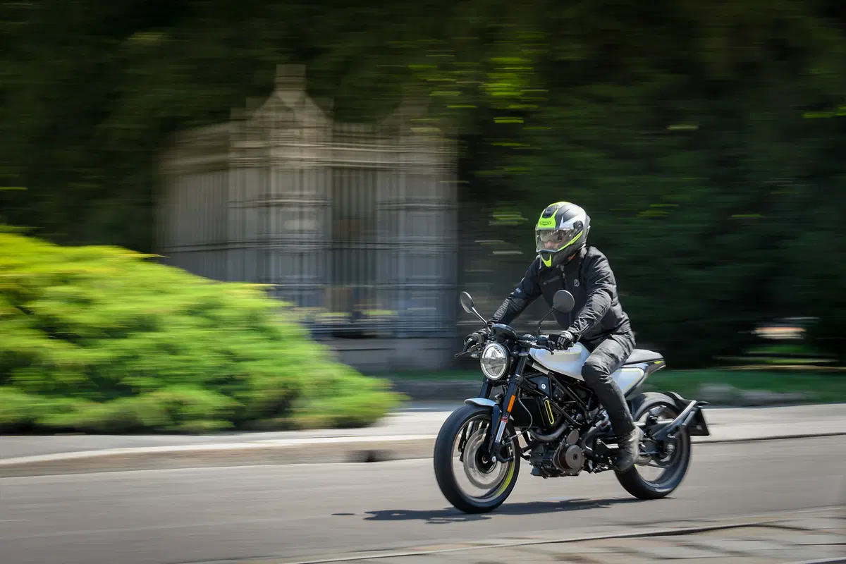 Husqvarna Svartpilen e Vitpilen 401 – Potere ai piccoli (15)