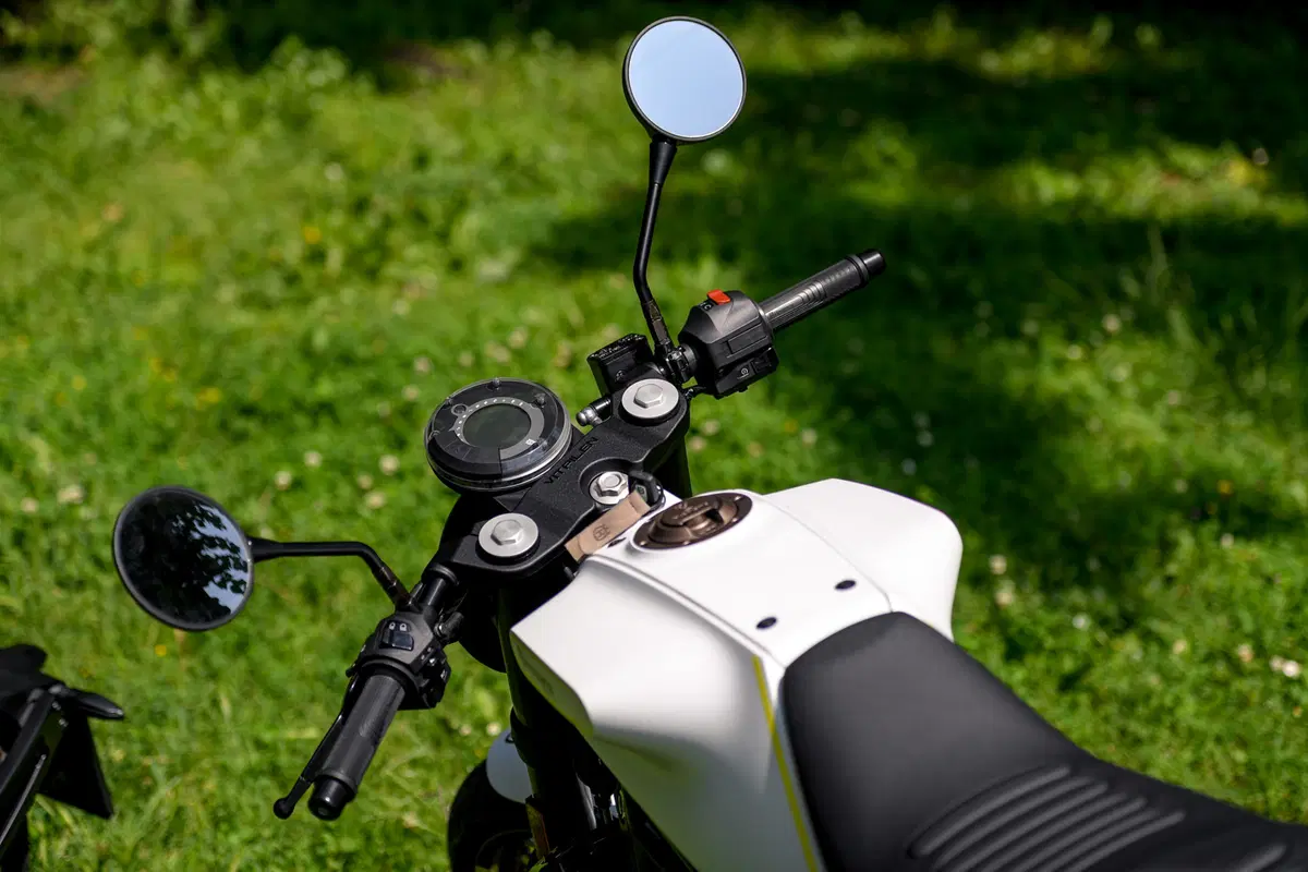 Husqvarna Svartpilen e Vitpilen 401 – Potere ai piccoli (25)