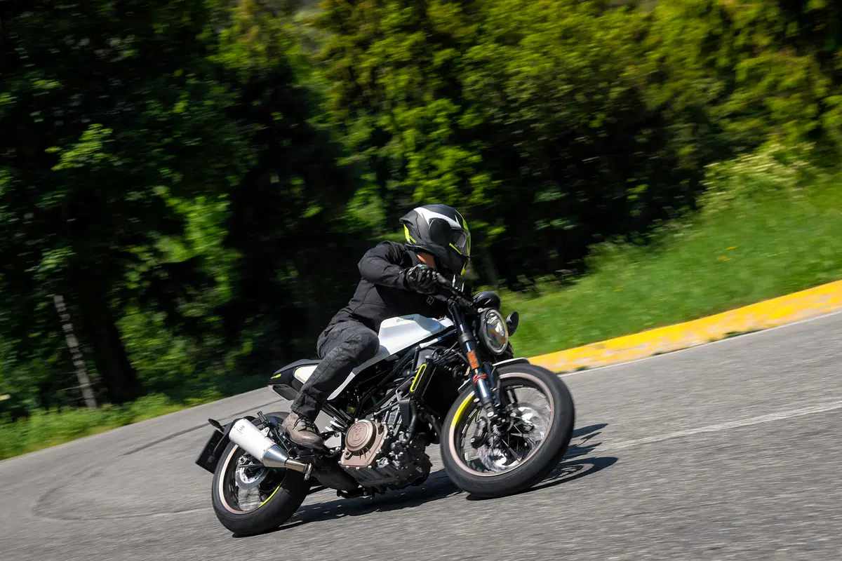 Husqvarna Svartpilen e Vitpilen 401 – Potere ai piccoli (16)