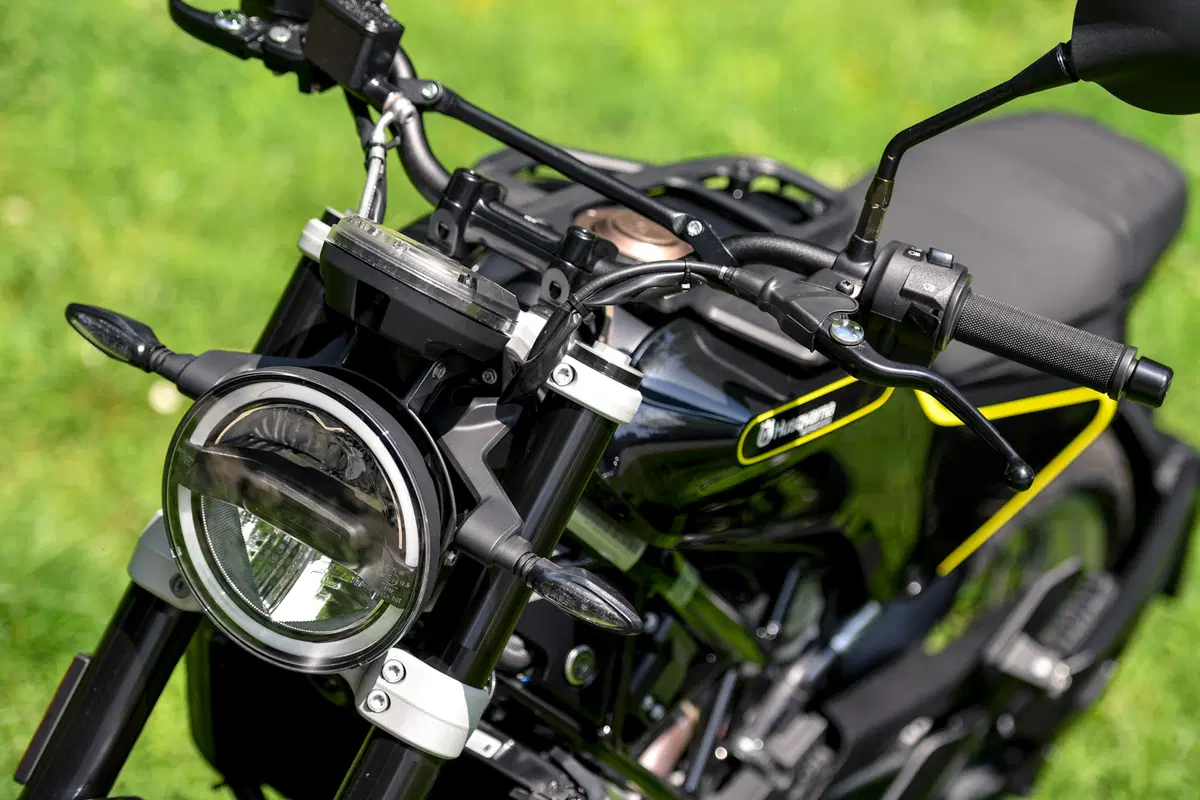 Husqvarna Svartpilen e Vitpilen 401 – Potere ai piccoli (28)