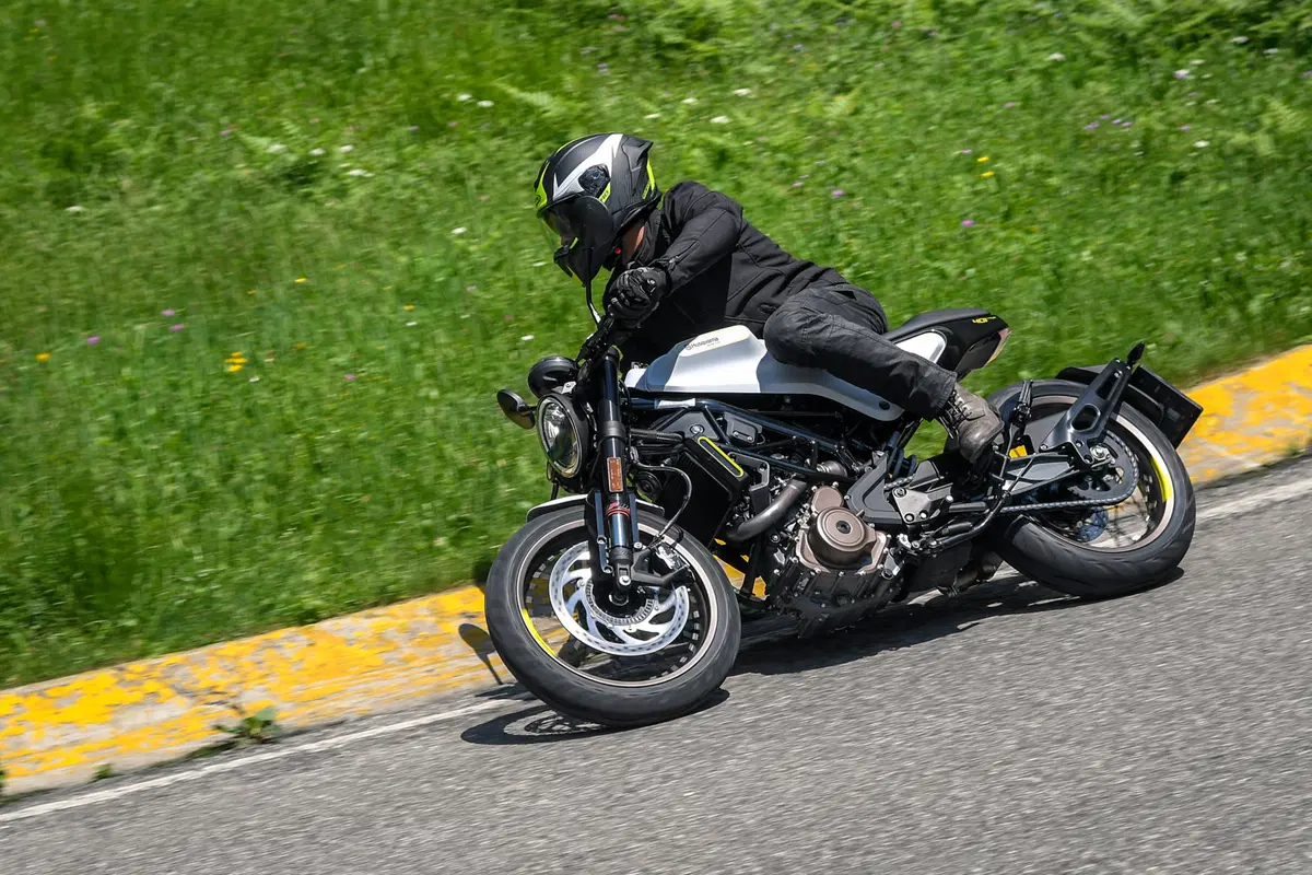 Husqvarna Svartpilen e Vitpilen 401 – Potere ai piccoli (18)