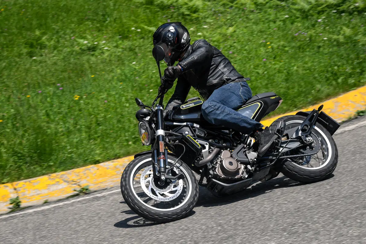 Husqvarna Svartpilen e Vitpilen 401 – Potere ai piccoli (19)
