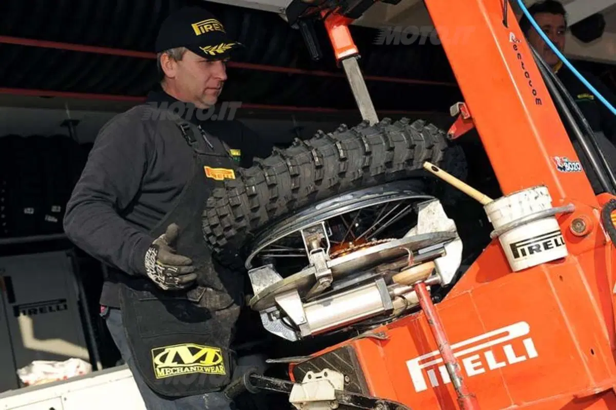 Pirelli debutta nel Supercross con Scorpion SX (4)
