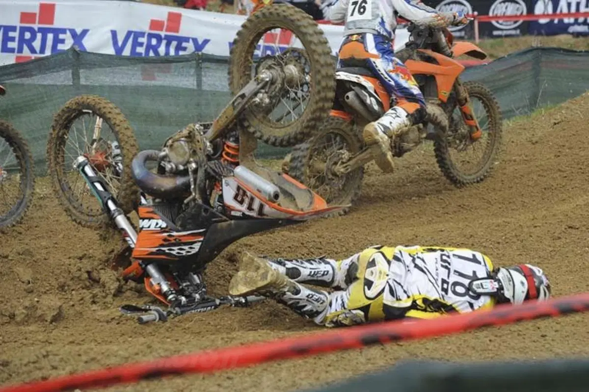 Motocross: numeri da circo! (55)