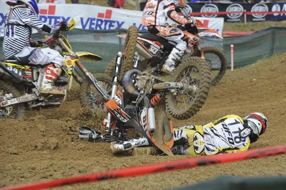 Motocross: numeri da circo! (56)
