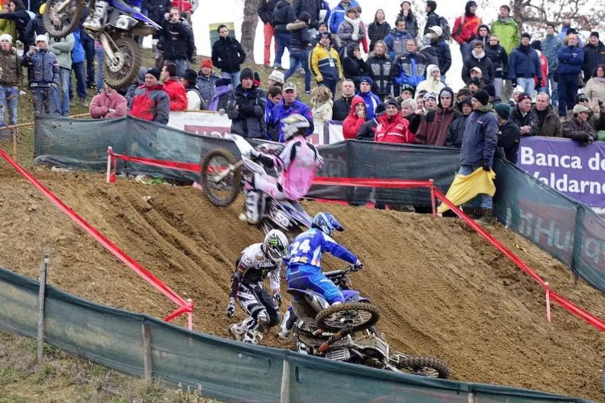 Motocross: numeri da circo! (63)