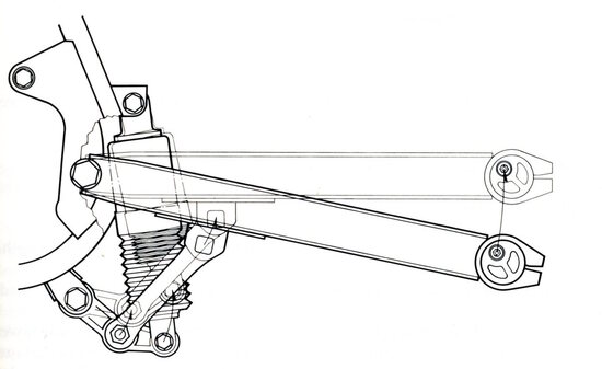 Questa è la seconda versione della sospensione Uni-trak della Kawasaki. Come si può osservare l’ammortizzatore è collegato superiormente al telaio e inferiormente a una estremità della manovella del leveraggio articolato