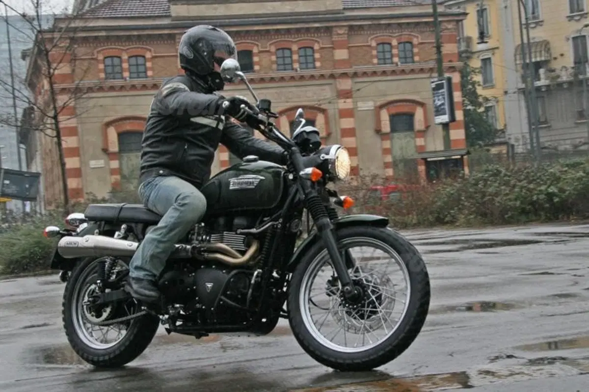 Triumph Scrambler  (2)
