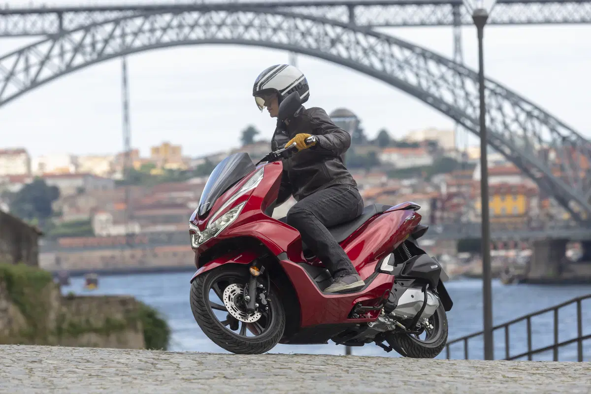 Honda PCX 125, tutto nuovo! (3)