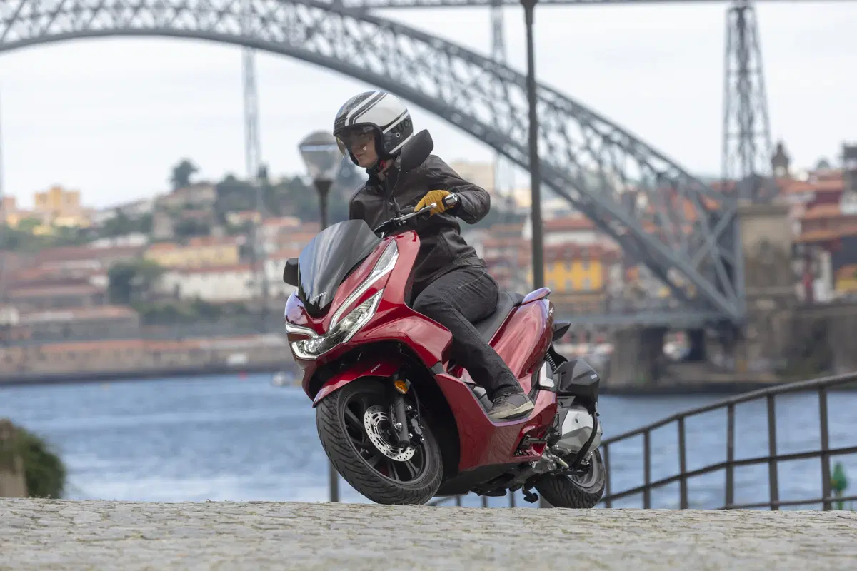 Honda PCX 125, tutto nuovo! (5)