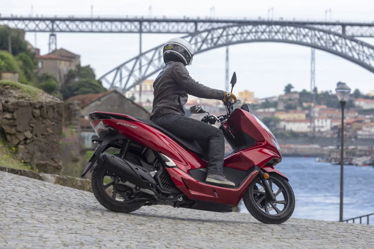 Honda PCX 125, tutto nuovo! (7)