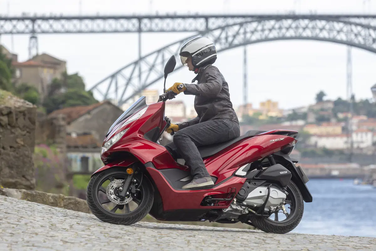 Honda PCX 125, tutto nuovo! (9)