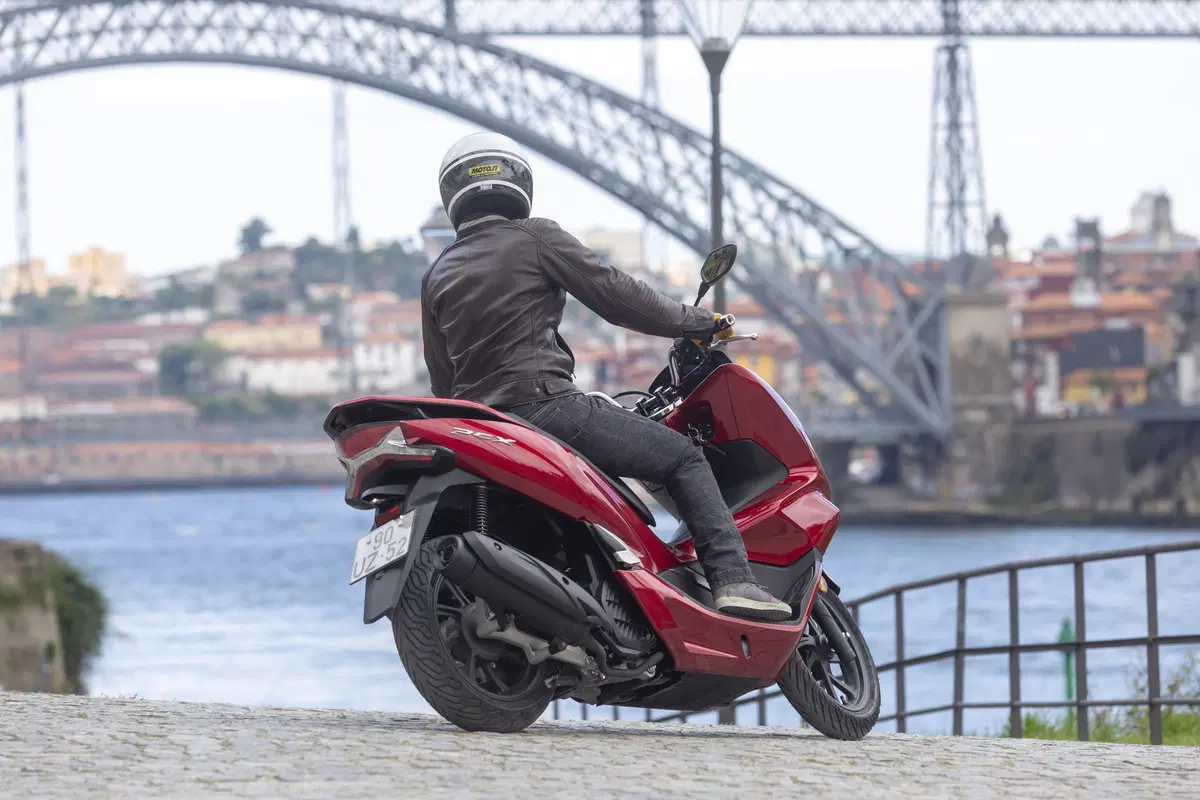 Honda PCX 125, tutto nuovo! (10)