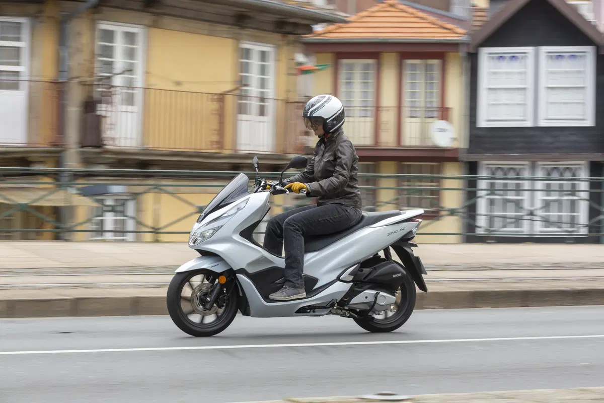 Honda PCX 125, tutto nuovo! (8)