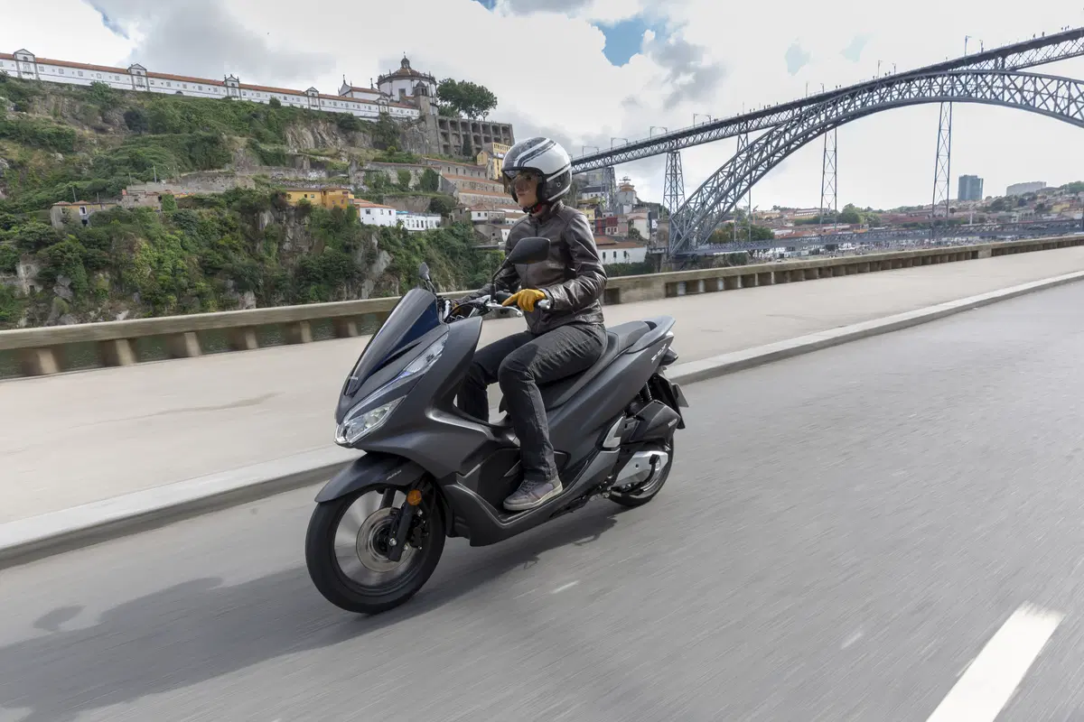Honda PCX 125, tutto nuovo! (2)