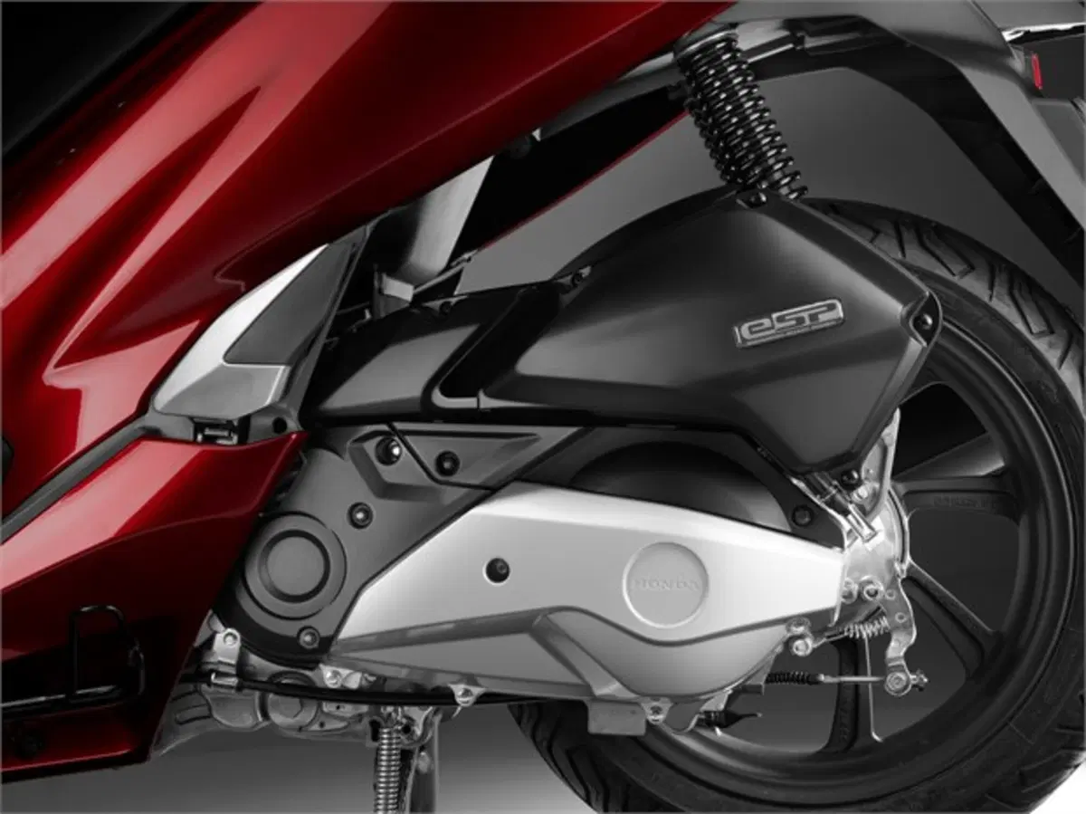 Honda PCX 125, tutto nuovo! (19)