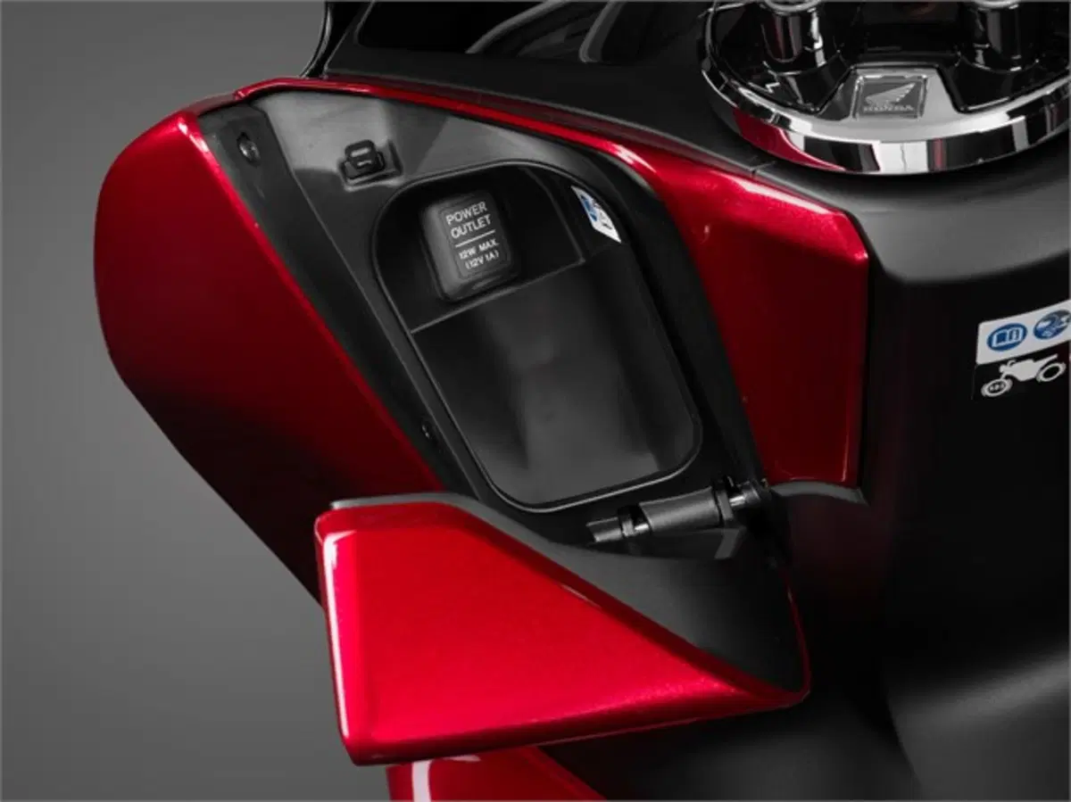 Honda PCX 125, tutto nuovo! (24)