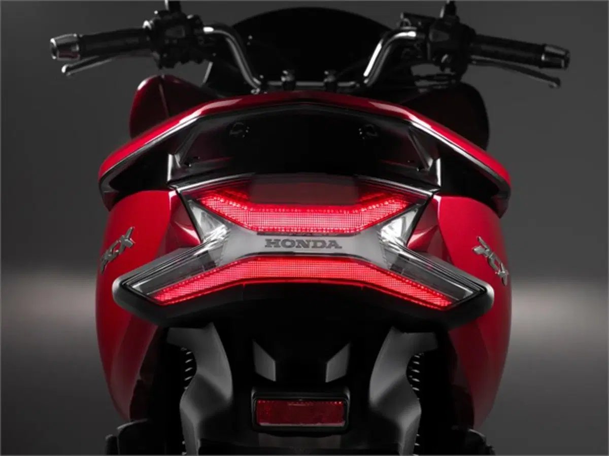 Honda PCX 125, tutto nuovo! (27)