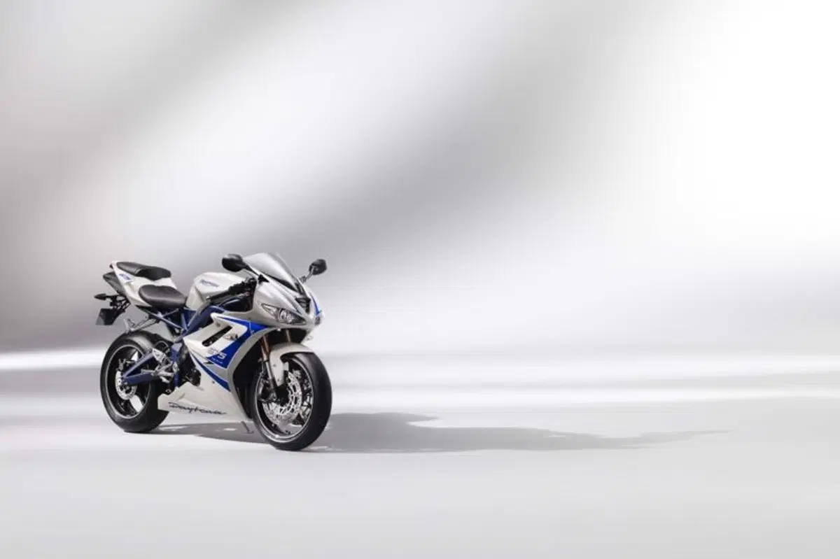 Triumph presenta la Daytona 675 SE