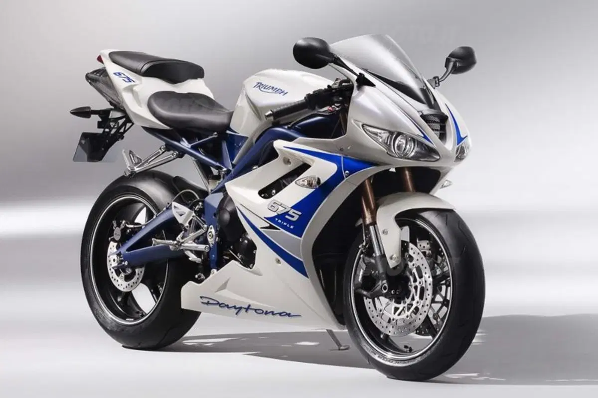 Triumph presenta la Daytona 675 SE (3)
