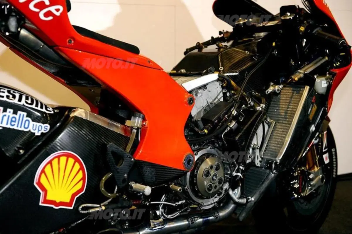 Ducati elimina il "traliccio" (2)