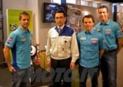 Capirossi e Bautista visitano la Suzuki