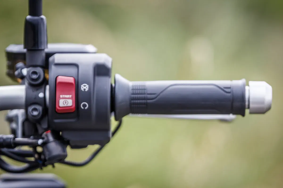 Ducati Monster 1200S v Honda CB1000R v Triumph Speed Triple RS (6)