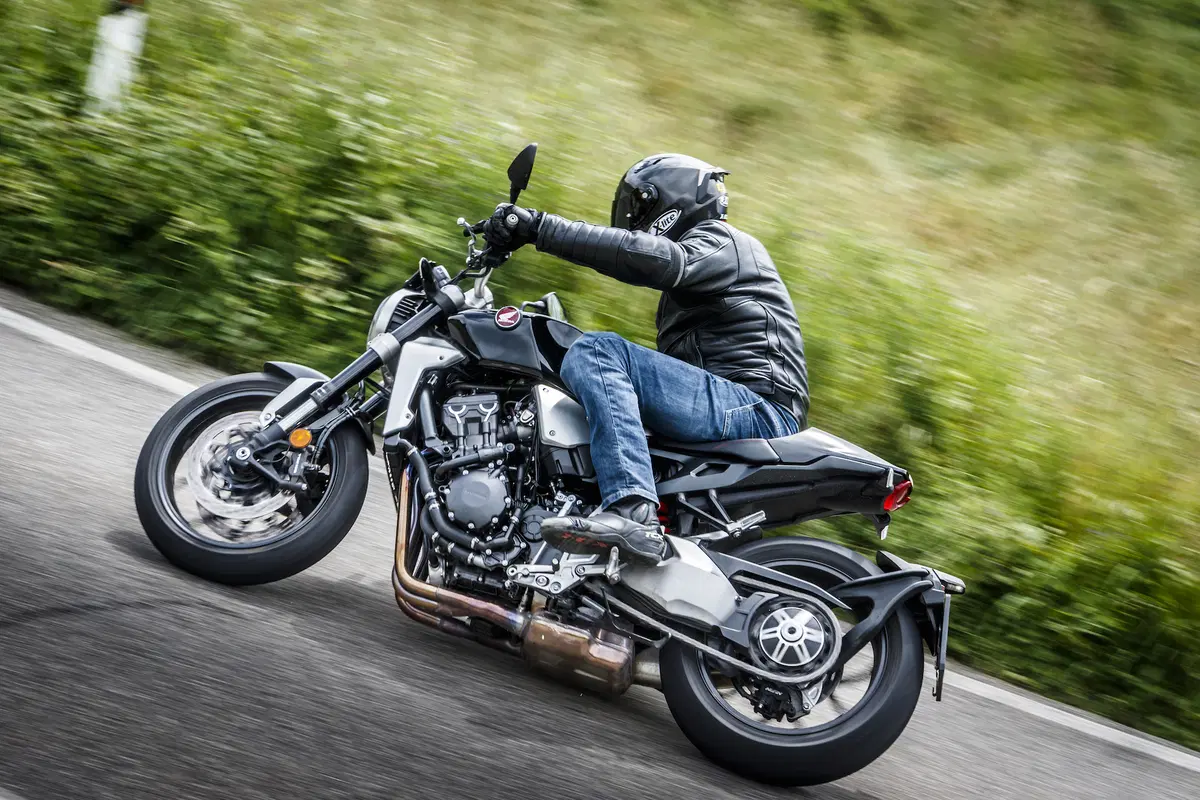 Ducati Monster 1200S v Honda CB1000R v Triumph Speed Triple RS (11)