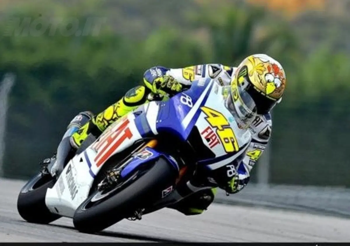 Rossi in gran forma, Pedrosa in terra