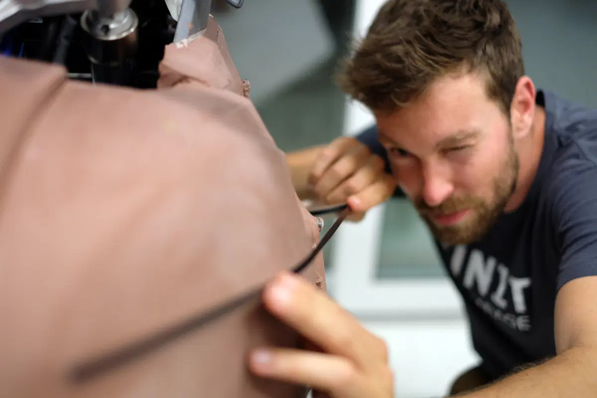 BMW R 1200GS RAD by Unit Garage: ha il becco con le ali da MotoGP (4)