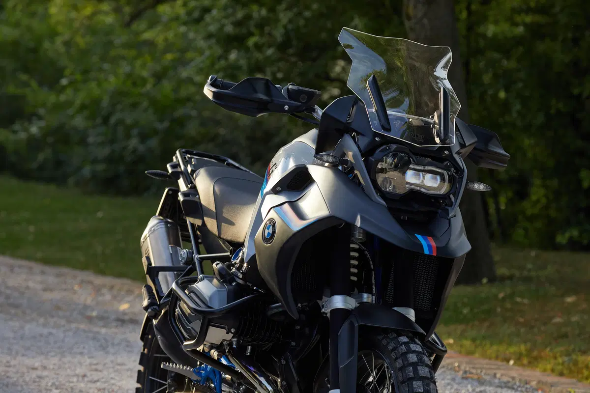 BMW R 1200GS RAD by Unit Garage: ha il becco con le ali da MotoGP (5)