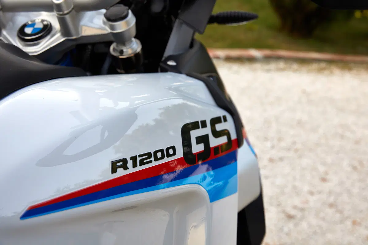 BMW R 1200GS RAD by Unit Garage: ha il becco con le ali da MotoGP (6)