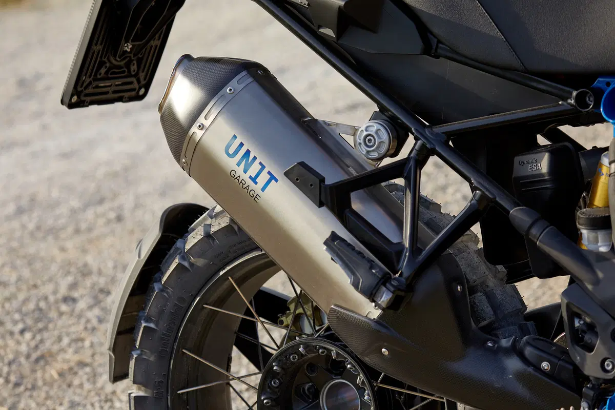 BMW R 1200GS RAD by Unit Garage: ha il becco con le ali da MotoGP (11)